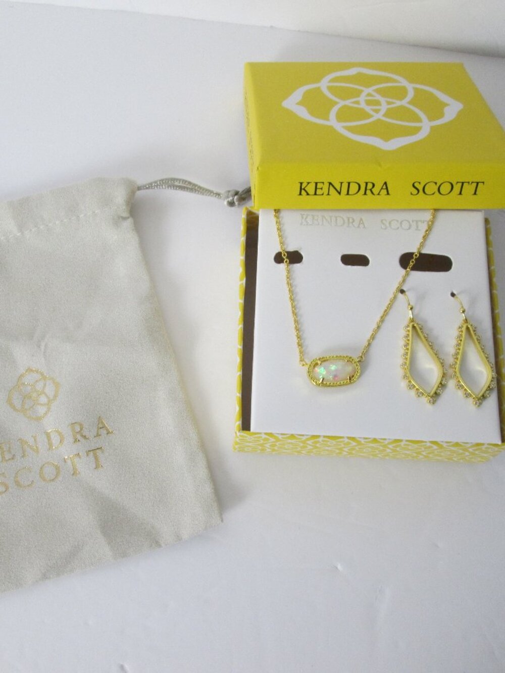 New Kendra Scott Elisa White Opal Necklace and Earrings Set - NEW OPEN BOX